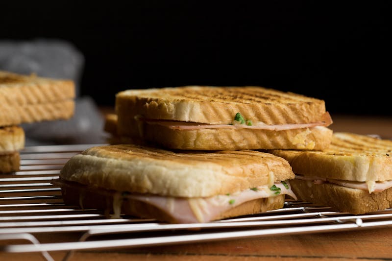 Golden garlic bread with cheese